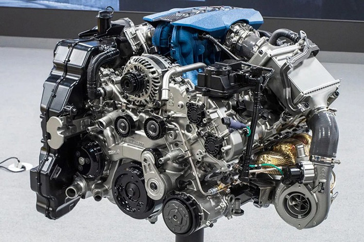 Năm 2025 chứng kiến một cột mốc quan trọng: 9/10 động cơ được vinh danh đều mang công nghệ điện hóa, từ hybrid tự sạc, hybrid cắm sạc (PHEV) cho đến thuần điện. Đây là minh chứng rõ rệt cho xu hướng chuyển dịch của ngành công nghiệp ôtô toàn cầu.