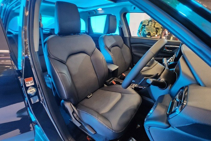 Dù không phải những thay đổi lớn, nhưng những nâng cấp mang lại trải nghiệm thực tế tốt hơn, thể hiện rõ quan điểm "nâng cấp vì người dùng" của Suzuki. Về vận hành,Grand Vitara 2025 vẫn giữ nguyên cấu hình quen thuộc với động cơ xăng K15C 1.5L kết hợp hệ thống hybrid nhẹ SHVS, cho công suất 102 mã lực và mô-men xoắn 136,8 Nm.