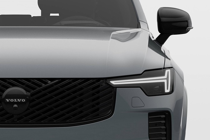 Trong khi các mẫu Black Edition trước đây chỉ có màu Onyx Black, nay Volvo bổ sung thêm 3 tuỳ chọn màu sắc gồm: Trắng - Crystal White, Xanh - Denim Blue và Xám - Vapour Grey. Cả 3 tông màu mới mang ấn tượng và đậm chất Scandinavia với vẻ ngoài tự tin.