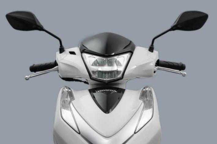 Điểm nhấn đáng chú ý nhất trên mẫu xe mới nằm ở phần mặt nạ và cụm đèn pha. Cách bố trí này được đánh giá là có nhiều nét tương đồng với mẫu xe ga cao cấp Honda SH300i nhưng đã được tinh chỉnh lại nhỏ gọn để phù hợp với phân khúc 125cc.