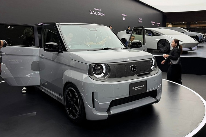 Honda Super-ONE Prototype chạy điện hiện chưa công bố thời điểm ra mắt phiên bản thương mại, nhưng với những gì đã thể hiện và công bố tại triển lãm Japan Mobility Show 2025, dự đoán mẫu xe này sẽ sớm được đưa vào sản xuất và bán ra thị trường.