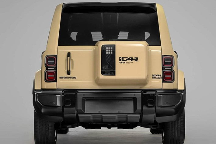 Trái tim của iCaur V27 là động cơ xăng tăng áp 1.5L, đóng vai trò máy phát điện cho hệ thống range-extender, dẫn động hoàn toàn bằng động cơ điện. Xe có tùy chọn dẫn động cầu sau hoặc dẫn động bốn bánh, trong đó phiên bản AWD đạt tổng công suất lên tới 335kW.