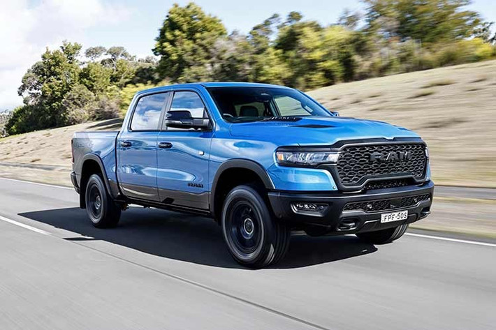 Thương hiệu bán tải RAM trực thuộc tập đoàn Stellantis vừa ra mắt phiên bản RAM 1500 Rebel X 2026 mới, xe nằm giữa bản Rebel thường và RHO hiệu năng cao hiện tại, với một loạt các trang bị tiêu chuẩn cao cấp.