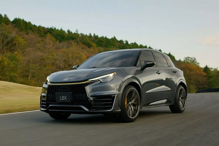 Trong tổng số 100 xe Lexus LBX Morizo RR Original Edition, 70 chiếc đã được phân phối thông qua hệ thống rút thăm tại các đại lý Lexus trên toàn Nhật Bản. 30 xe còn lại sẽ được mở bán công khai, nhưng quá trình đặt mua vẫn phải thông qua hình thức lựa chọn ngẫu nhiên.