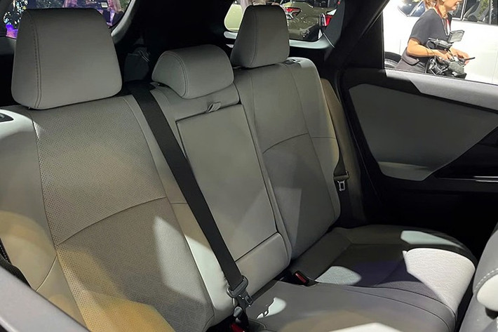 Gói an toàn EyeSight tiêu chuẩn mang đến các tính năng hỗ trợ người lái như kiểm soát hành trình thích ứng, hỗ trợ giữ làn, hỗ trợ khi tắc đường, cảnh báo phương tiện cắt ngang trước/sau, cảnh báo lệch làn, hỗ trợ chuyển làn, cảnh báo điểm mù và cảnh báo mở cửa không an toàn.