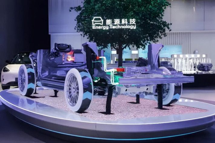 "Trái tim" của mẫu xe Trung Quốc này là động cơ xăng tăng áp có mã BHE15-CFZ với hiệu suất nhiệt 46,1% và công suất tối đa 120 kW (khoảng 161 mã lực). Hiện chưa có thông tin chi tiết về mô-tơ điện của xe.