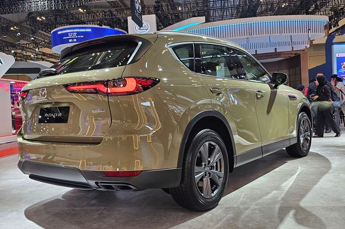 Mazda vẫn duy trì gói an toàn i-Activsense cho CX-60 Sport. Xe sở hữu 7 túi khí, camera 360 độ với chế độ quan sát “xuyên gầm”, cảm biến trước/sau và các công nghệ hỗ trợ người lái như kiểm soát hành trình thích ứng, hỗ trợ giữ làn đường, phanh khẩn cấp tự động phía trước và sau.