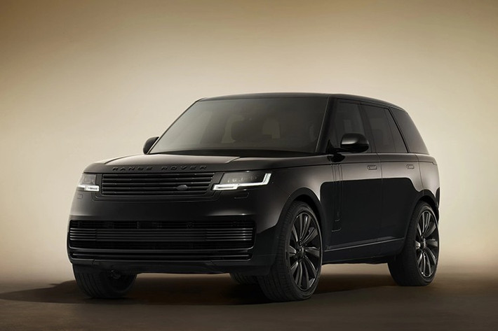 Land Rover giới thiệu bản nâng cấp Range Rover 2026 và phiên bản đặc biệt Range Rover SV Black với nhiều tùy chọn độc đáo. Xe được chấp bút bởi kiến trúc sư Ludwig Mies van der Rohe, lấy cảm hứng từ tòa nhà văn phòng Seagram Building nổi tiếng tại thành phố New York (Mỹ).