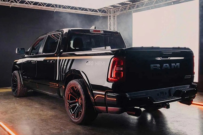 Dự án độ bán tải Ram 1500 được đặt tên là "DC650", không chỉ nâng cấp thêm bodykit trang trí mà còn cải thiện hiệu suất động cơ, khiến mức giá thực hiện không hề rẻ.