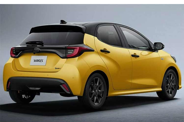 Ngoài ra, Yaris còn có tùy chọn động cơ 1.0L 3 xi-lanh từ thế hệ trước với công suất 67 mã lực. Phần lớn các phiên bản sử dụng hộp số CVT hoặc e-CVT (đối với hybrid), trong khi một số bản xăng có tùy chọn số sàn 6 cấp. Người mua có thể chọn dẫn động cầu trước, 4WD cơ khí (bản xăng) hoặc hệ dẫn động điện E-Four (bản hybrid).