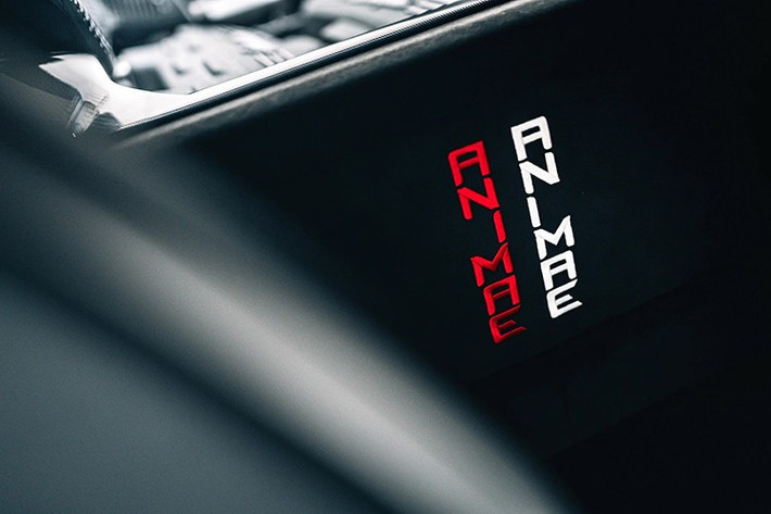 Lamborghini Revuelto Animae độc bản là mẫu xe được sản xuất riêng cho một khách hàng tại Nhật Bản. Điều ngạc nhiên là xe có cấu hình tay lái thuận, trong khi các phương tiện tại Nhật dùng tay lái nghịch.