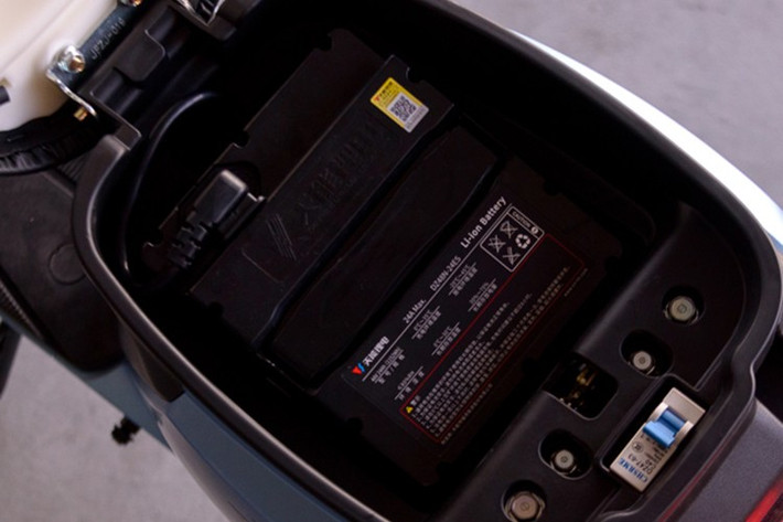 Cả hai phiên bản của xe máy điện Honda Sundiro DM8B với sự khác biệt chủ yếu ở quãng đường di chuyển tối đa, tuy nhiên, thông tin chi tiết về quãng đường này vẫn chưa được công bố.