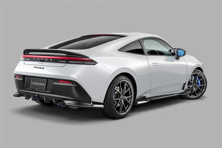 Spec.III được xem là bản tri ân lịch sử khi kết hợp các chi tiết hoài cổ với thiết kế hiện đại. Xe được trang bị gói khí động học “Group A” làm từ sợi carbon, hệ thống ống xả thể thao và bộ tem đặc biệt màu đỏ, vàng, đen chạy dọc thân xe.