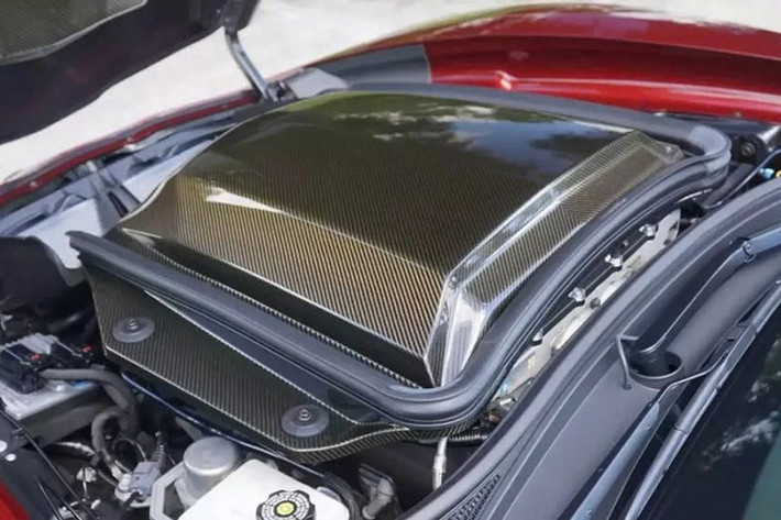 Chiếc Chevrolet Corvette ZR1 Coupe 3ZR ZTK này truyền sức mạnh đến bánh sau thông qua hộp số sàn 7 cấp, một lý do nữa khiến nó được bán với giá cao như vậy.