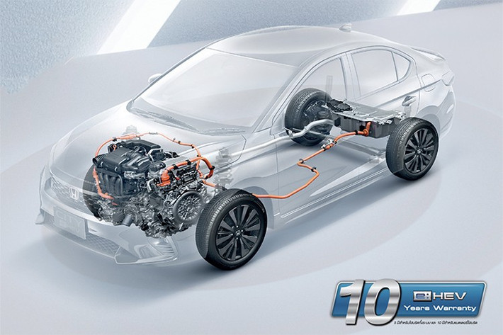 Honda City e:HEV The Black Outshine 2026 còn được trang bị điều hòa tự động tích hợp cửa gió cho hàng ghế sau, chìa khóa thông minh, khởi động bằng nút bấm, hệ thống an toàn Honda Sensing, nội thất bọc da và 4 túi khí.