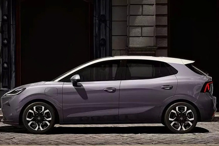 Mẫu xe hatchback cải tiến này là một phần trong chiến lược mở rộng dòng xe điện hóa của SAIC - tập đoàn sở hữu thương hiệu MG. Trước đó, MG4 có doanh số yếu tại thị trường Trung Quốc nhưng lại được đón nhận mạnh mẽ ở Anh và châu Âu.