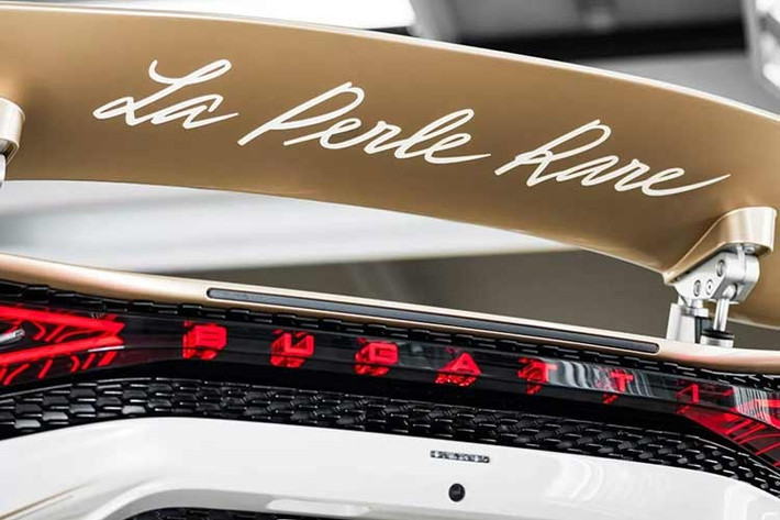 Trong suốt hành trình cá nhân hoá, Straub và đội ngũ Bugatti đã đắm chìm trong giấc mơ ôtô của khách hàng, đảm bảo từng chi tiết được tinh chỉnh, để phiên bản cuối cùng của dự án Sur Mesure trở thành tuyên ngôn cá nhân hoá sâu sắc.