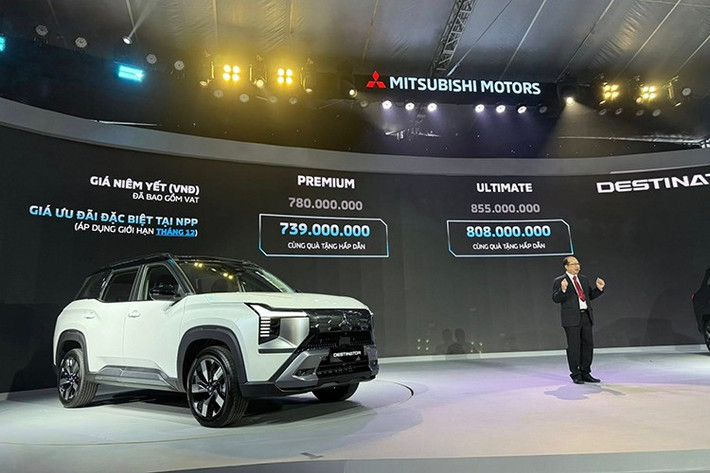 Tại thị trường Việt Nam, mẫu xe SUV Mitsubishi Destinator 2026 hoàn toàn mới được phân phối với 2 phiên bản Premium và Ultimate với mức giá niêm yết lần lượt là : 780 triệu và 855 triệu.