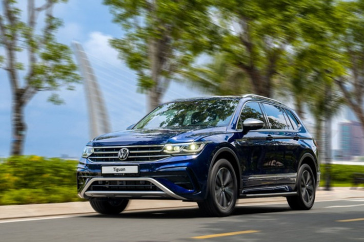 Ngoài ra, mẫu SUV cỡ trung Volkswagen Tiguan cũng đang được giảm nhẹ 50 triệu đồng, đưa giá bán về mức 1,549-1,638 tỷ đồng.