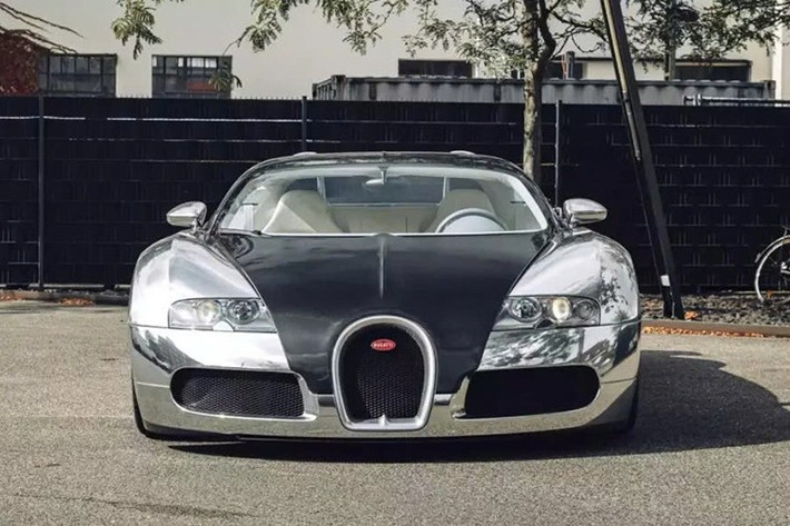 Với đồng hồ đo quãng đường chỉ 7.629 km và tình trạng được bảo quản gần như hoàn hảo, chiếc Pur Sang này đại diện cho sự giao thoa tuyệt đỉnh giữa tính độc quyền, kỹ thuật và tay nghề thủ công.