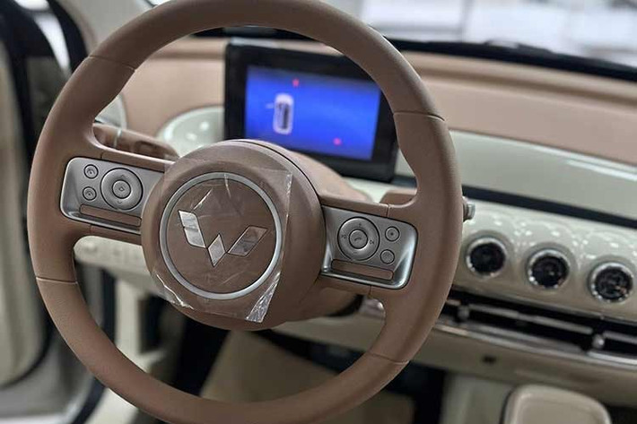 Về hiệu suất, hai phiên bản thấp của Wuling Bingo 2026 sở hữu khối pin 31,9 kWh với quãng đường di chuyển 333 km mỗi lần sạc đầy. Trong khi đó, bản cao nhất sử dụng pin 38 kWh, nâng tầm vận hành lên 410 km theo công bố của nhà sản xuất.