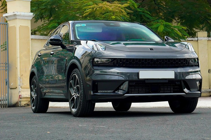 Chiếc Lynk &amp; Co 05 rao bán trên sàn xe cũ Hà Nội này được đăng ký lần đầu tháng 12/2024, đến nay mới lăn bánh khoảng 7.000 km, tình trạng được xem là xe “lướt”. Mức giá rao bán hiện là 1,43 tỷ đồng, còn có thể thương lượng thêm.