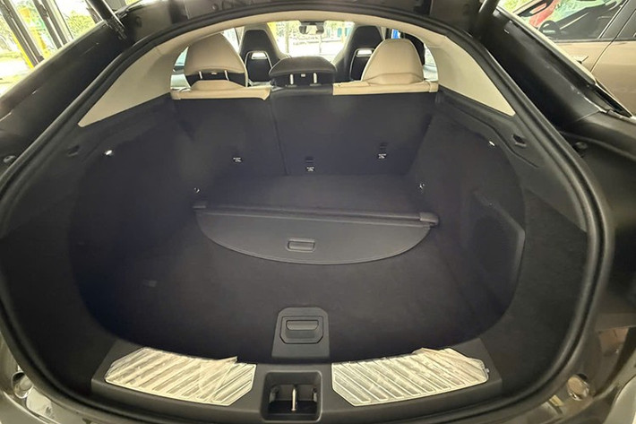 Điểm đáng chú ý, Lynk &amp; Co 05 sử dụng nền tảng khung gầm CMA, cũng được ứng dụng trên các mẫu xe cao cấp như Volvo XC40 hay EC40, giúp tăng độ an toàn và ổn định khi vận hành.