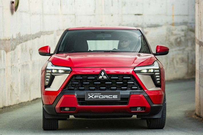 4. Mitsubishi Xforce: 1.374 xe Doanh số Mitsubishi Xforce đạt 1.374 xe trong tháng 9 vừa qua, tăng 474 xe so với tháng trước đó. Kết quả này giúp Mitsubishi Xforce tiếp tục góp mặt trong cuộc đua 10 ô tô dùng động cơ xăng, dầu bán chạy nhất tháng 9/2025 tại Việt Nam.