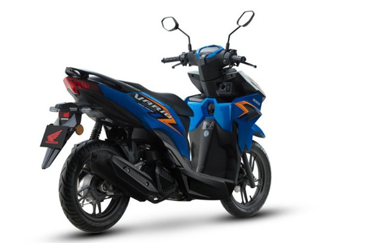 Theo đó, xe ga thế hệ mới có thêm 2 màu sắc mới gồm Matte Blue (xanh nhám) và Vibrant Blue (xanh sáng nổi bật), hướng đến những khách hàng muốn thể hiện cá tính và phong cách riêng biệt.