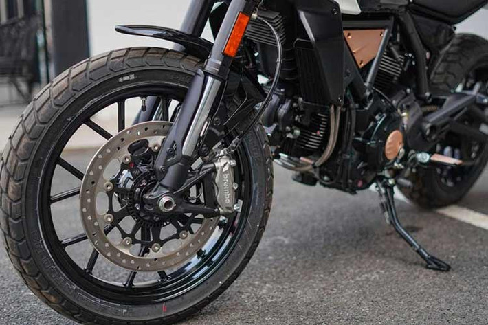 Tại thị trường Việt Nam, Ducati Scrambler 10° Anniversario Rizoma Edition có giá bán niêm yết là 529 triệu đồng, cao hơn đáng kể so với mức 359 triệu đồng của phiên bản tiêu chuẩn.