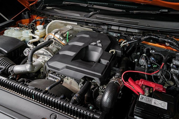 Dù pin vẫn giữ dung lượng 2,1 kWh như cũ nhưng các thay đổi trên giúp xe tiết kiệm nhiên liệu hơn 16% trong điều kiện thực tế và giảm 14% mức tiêu thụ khi chạy đường cao tốc. Theo chuẩn WLTP, Nissan Qashqai chỉ tiêu hao chỉ 4,5 lít/100 km, cho phép xe chạy 1.200 km chỉ với 1 bình xăng.