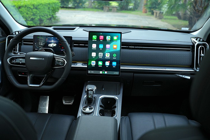 Với phiên bản mới, Jaecoo J7 sẽ là mẫu SUV cỡ C tiếp theo tại Việt Nam có hệ dẫn động 4 bánh, bên cạnh những cái tên quen thuộc như Honda CR-V, Mazda CX-5, Subaru Forester, Kia Sportage và Hyundai Tucson. Ngoài hệ dẫn động 4 bánh toàn thời gian AWD, Jaecoo J7 AWD Individual còn sở hữu những trang bị nổi bật.