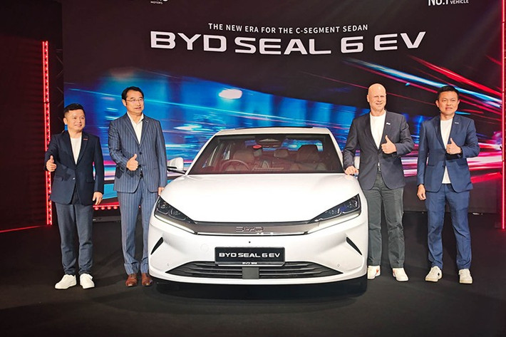 Ra mắt lần đầu tiên vào hồi tháng 3/2025, BYD Seal 6 2025 (Qin L EV) là một trong những mẫu ôtô điện rất được ưa chuộng ở thị trường Trung Quốc. Do đó, không có gì lạ khi mẫu xe này đã nhanh chóng được bán ở thị trường quốc tế, đầu tiên là Malaysia.