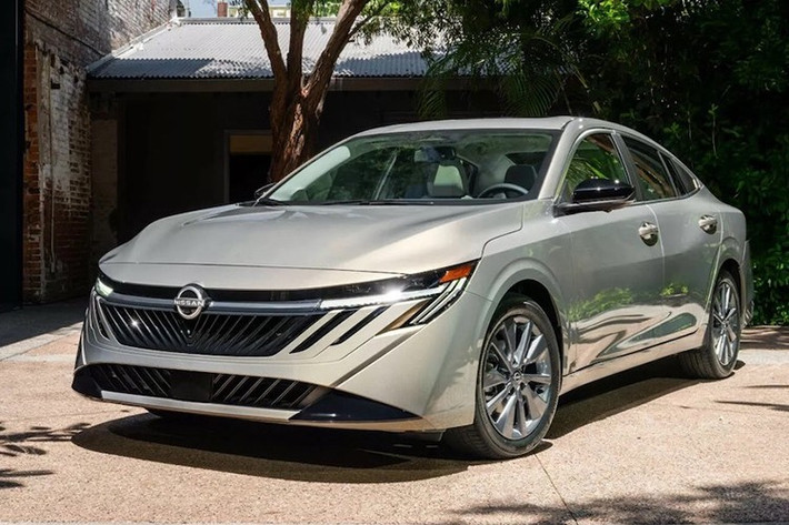 Nissan đã đem tới cái nhìn đầu tiên về Sentra thế hệ mới với phiên bản song sinh Sylphy được ra mắt tại Trung Quốc cũng trong tháng 9/2025 này. Nhưng giờ đây, Nissan đã công bố thông tin chi tiết về Sentra dành cho thị trường Mỹ, bao gồm cả hình ảnh nội thất và hệ thống thông tin giải trí được cải tiến đáng kể.