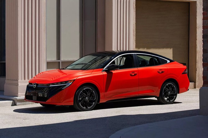 Nissan sẽ cung cấp Sentra 2026 với 4 phiên bản—S, SV, SL và SR—sau khi chỉ cung cấp ba phiên bản vào năm 2025. Mức giá của xe hiện cũng chưa được công bố chính thức.