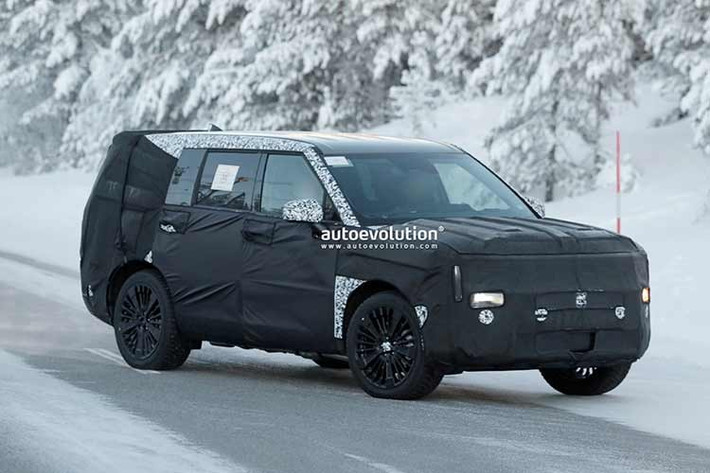 Những hình ảnh chạy thử mới đây cho thấy chiếc SUV Hyundai SantaFe 2027 cỡ trung ăn khách của hãng xe Hàn Quốc sẽ được điều chỉnh mạnh mẽ về thiết kế, tiệm cận phong cách của mẫu Palisade thế hệ mới – đàn anh trong đại gia đình SUV của hãng xe Hàn Quốc.