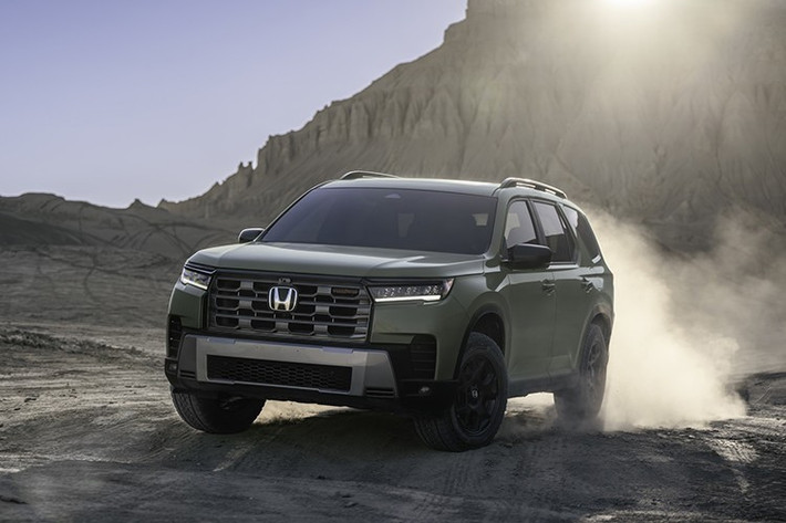 Honda Pilot 2026 thế hệ mới đã chính thức có mặt tại thị trường Mỹ với nhiều nâng cấp đáng chú ý về thiết kế, công nghệ và tiện nghi. Ở lần nâng cấp này, xe sở hữu diện mạo mới hiện đại và mạnh mẽ hơn so với người tiền nhiệm.