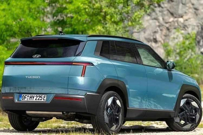Ngoài ra, dòng sản phẩm có thể được bổ sung phiên bản hiệu suất cao Hyundai Tucson N thế hệ mới. Xe dự kiến sẽ sử dụng động cơ 1.6L tăng áp kết hợp mô-tơ điện, cho công suất dự kiến khoảng 300 mã lực.