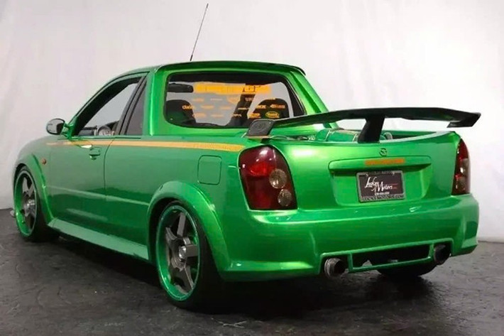 Chiếc xe độc nhất vô nhị này khởi đầu là một chiếc Mazda Protege5 đời 2002 (còn được gọi là Familia hoặc 323 F) trước khi dòng xe này nhường chỗ cho Mazda3 thế hệ đầu tiên.