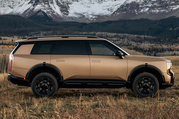 Telluride mới được cung cấp với hai tùy chọn động cơ. Phiên bản sử dụng động cơ xăng tăng áp cho công suất 274 mã lực, mô-men xoắn 421 Nm, đi kèm hộp số tự động 8 cấp và hệ dẫn động 4 bánh tùy chọn có khóa vi sai trung tâm. Khả năng kéo tối đa đạt 2.268 kg.