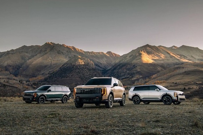 Kia Telluride 2027 thế hệ mới sẽ chính thức có mặt trên thị trường Mỹ vào quý I năm 2026 với các phiên bản LX, S, EX, SX, SX-Prestige, cùng hai biến thể thiên về khả năng off-road là X-Line và X-Pro. Giá bán sẽ được công bố gần thời điểm mở bán chính thức.