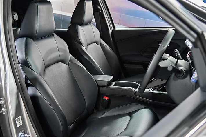 Việc loại bỏ hoàn toàn động cơ xăng có thể xem là một quyết định đáng chú ý của Toyota. Thay vì duy trì song song hai lựa chọn như trước, hãng xe Nhật Bản thể hiện quan điểm rõ ràng: xe hybrid không còn là giải pháp "bổ sung", mà đang trở thành cấu hình tiêu chuẩn cho các mẫu xe đô thị thế hệ mới.