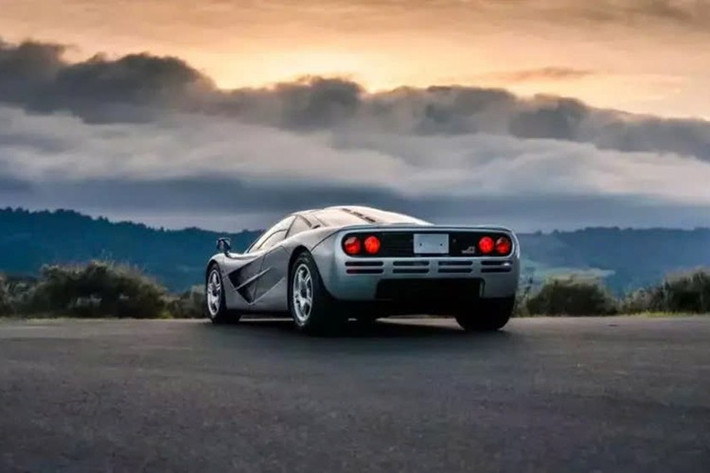 Sau 28 năm, quả thực là điên thật, nhưng không phải McLaren mà là giá xe F1, khi đó đã tăng vài chục lần, xe rẻ nhất cũng phải trên 13 triệu đô la, và giá trị nhất có lẽ là xe trong bài viết này, với con số dự kiến sẽ thu về sau buổi đấu giá 23 triệu đô la.