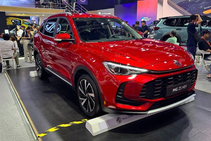 Mức giá xe MG ZS HEV 2025 thế hệ mới tại thị trường Indonesia chưa được công bố. Việc mẫu xe xuất hiện tại GIIAS 2025 cho thấy khả năng cao sẽ sớm ra mắt tại các thị trường Đông Nam Á, trong đó có Việt Nam.