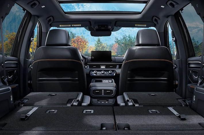 Hệ thống an toàn Honda Sensing được nâng cấp với tính năng phanh sau va chạm (Post-Collision Braking), giúp giảm nguy cơ va chạm liên tiếp sau tai nạn. Tuy nhiên, phiên bản Pilot 2026 vẫn chưa có tùy chọn hybrid.