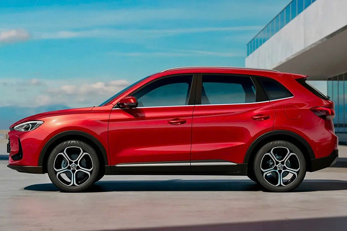 Tại nhiều thị trường, bao gồm cả châu Âu nhưng không có Úc, ZS thế hệ thứ hai chỉ được trang bị hệ truyền động hybrid mạnh mẽ 193 mã lực, nhưng thị trường Úc sẽ được trang bị động cơ xăng tăng áp 1,5 lít mới cho mẫu MG ZS Vibe 2026.