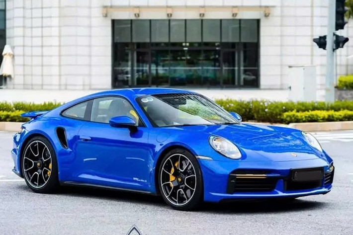 Mới đây 1 chiếc xe Porsche 911 Turbo S thế hệ 992 đã được chào bán công khai trên các trang mua bán xe đã qua sử dụng, theo đó, đây cũng chính là xe Porsche 911 Turbo S 992 duy nhất đang giao dịch trong 1 năm trở lại đây.