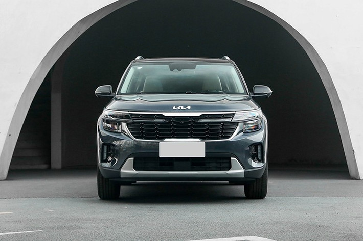 Mặt khác do có nhiều hãng xe nội địa cạnh tranh nên các hãng xe nước ngoài thường phải điều chỉnh giá tại thị trường Trung Quốc để phù hợp với sức mua và thói quen tiêu dùng địa phương.