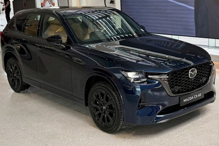 Mazda CX-60 PHEV cung cấp phạm vi hoạt động hoàn toàn bằng điện lên đến 60 km và pin có thể được sạc đầy trong vòng 4 giờ bằng cổng sạc AC thông thường. Mức tiêu thụ nhiên liệu kết hợp (WLTP) chỉ 1,5L/ 100 km với bánh xe 18 inch và 1,6L/100 km bánh 20 inch.