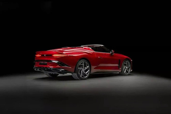 Tuy nhiên với Bentley Bacalar mui trần, kịch bản đã hoàn toàn đảo ngược. Từng là mẫu xe siêu sang đầu bảng của thương hiệu Bentley và có giá khởi điểm khoảng 2 triệu USD, nay Bacalar lại được giao dịch với mức giá chưa tới một nửa con số đó.